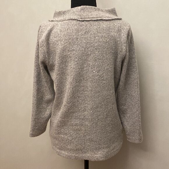 Cozy and soft Ann Taylor LOFT gray sweater - Picture 2 of 4
